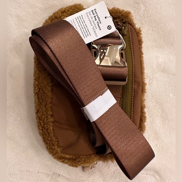NWT Lululemon Everywhere Fleece Belt Bag - Burnt Caramel - Picture 4 of 6